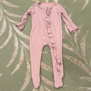 Kyte BABY Mauve Ruffled Footie